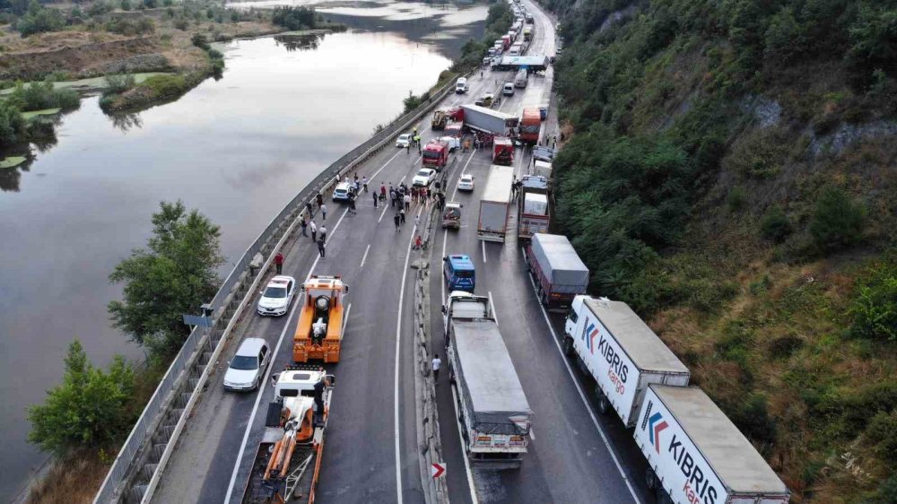 Bilecik Yolunda Feci Kaza: 1 ölü 6 yaralı