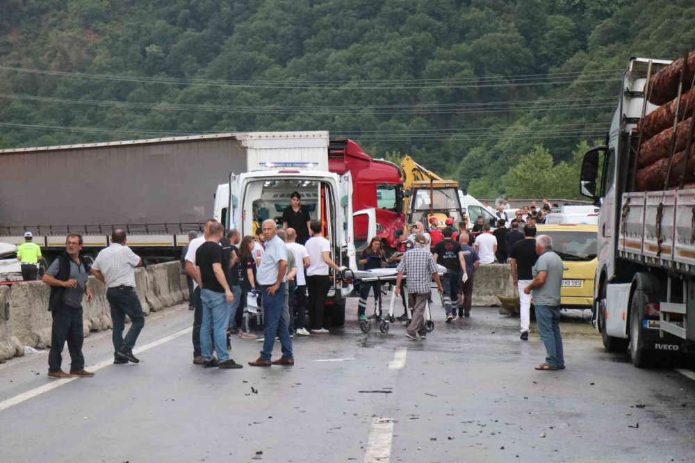 Bilecik Yolunda Feci Kaza: 1 ölü 6 yaralı