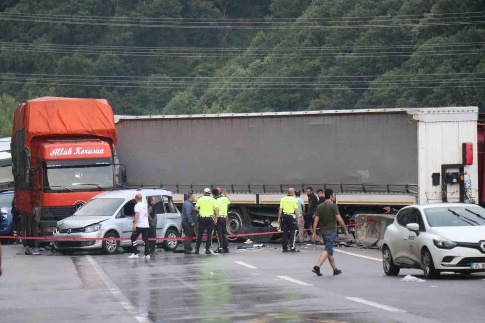 Bilecik Yolunda Feci Kaza: 1 ölü 6 yaralı