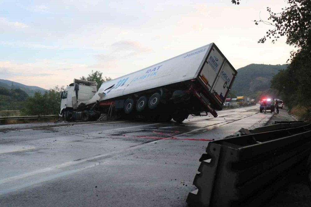 Bilecik Yolunda Feci Kaza: 1 ölü 6 yaralı