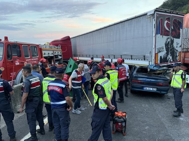 Bilecik Yolunda Feci Kaza: 1 ölü 6 yaralı