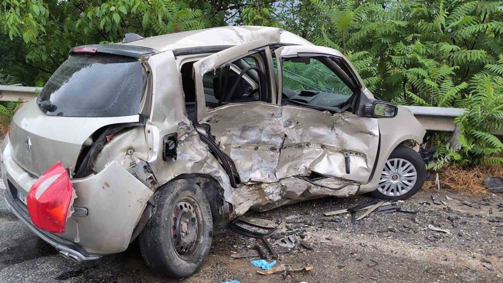 Kayganlaşan Yolda Trafik Kazası: 1 Ölü, 3 Yaralı