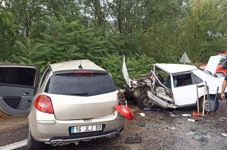 Kayganlaşan Yolda Trafik Kazası: 1 Ölü, 3 Yaralı