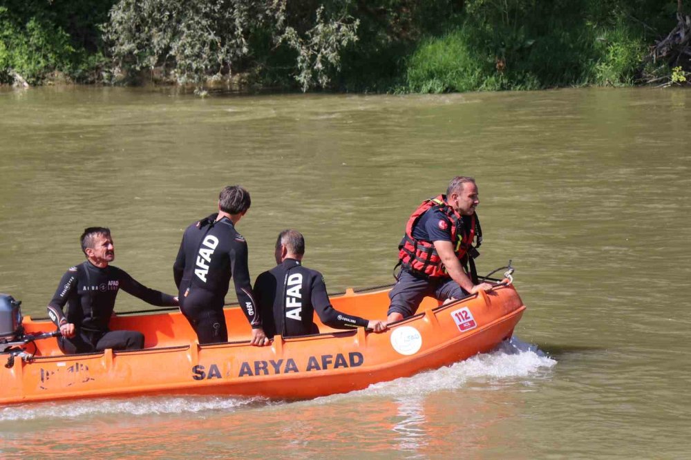 Arkadaşları İle Girdiği Sakarya Nehri’nden Cansız Bedeni Çıktı