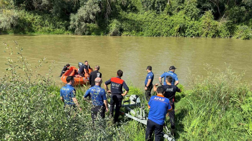 Arkadaşları İle Girdiği Sakarya Nehri’nden Cansız Bedeni Çıktı