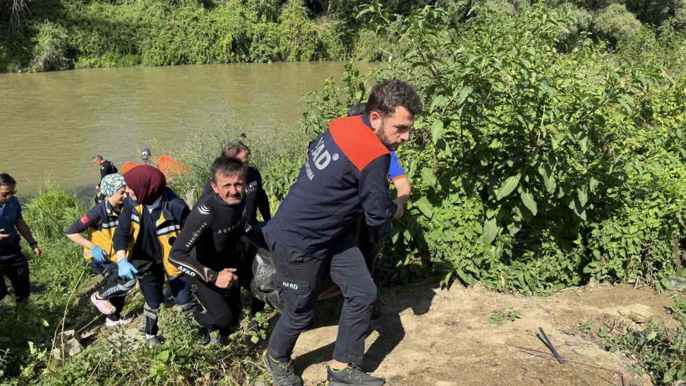 Arkadaşları İle Girdiği Sakarya Nehri’nden Cansız Bedeni Çıktı