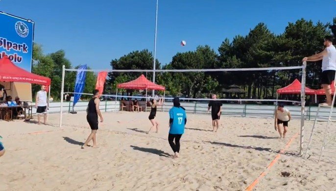 Plaj Voleybolunda Şampiyon ‘Kumdan Kale’ İsimli Takım Oldu