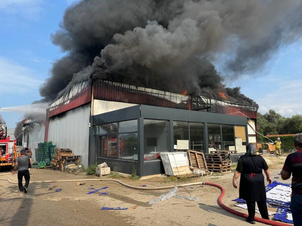 Soğuk Hava Deposunda Çıkan Yangın Kontrol Altına Alındı