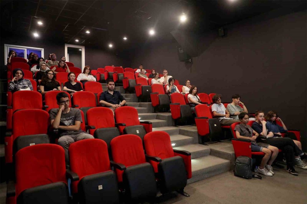 Genç Atölyesinde ‘Sinema’ Dersi