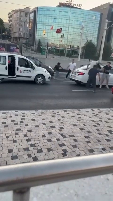 Trafik Tartışması, Baltalı, Yumruklu Kavgaya Dönüştü