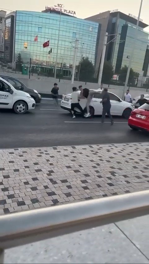 Trafik Tartışması, Baltalı, Yumruklu Kavgaya Dönüştü