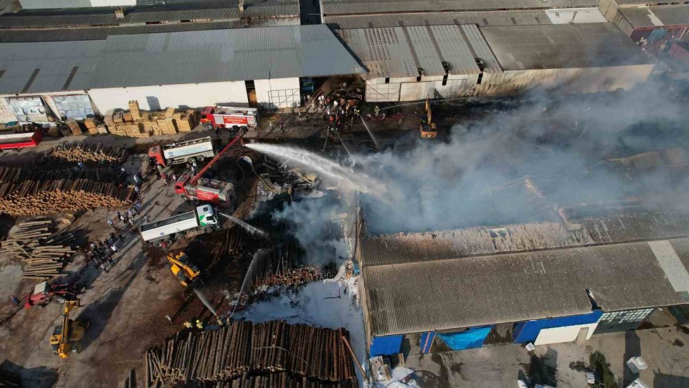 Kereste Fabrikasındaki Yangın İş Yerlerine Sıçradı