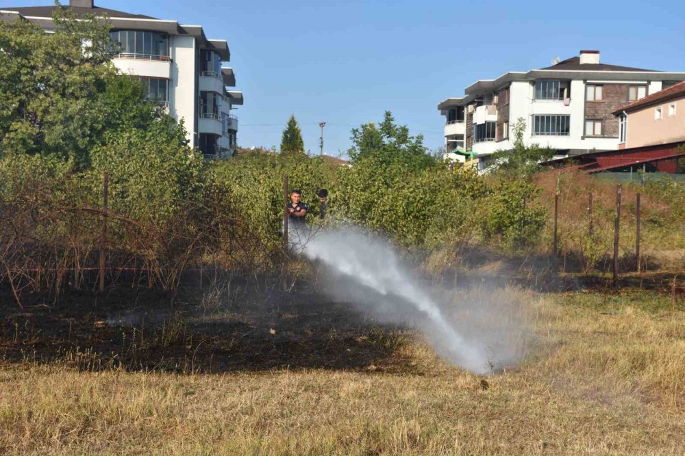 Arazi Yangını Ekipleri Harekete Geçirdi