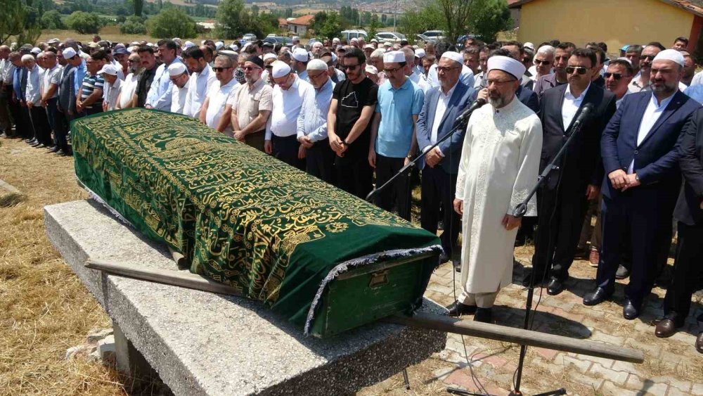 Diyanet İşleri Başkanı Erbaş, Kütahya’da Müezzin-kayyım Halil İbrahim Güçlü’nün Cenazesine Katıldı