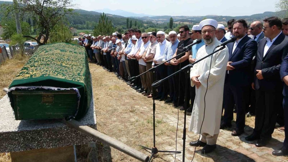 Diyanet İşleri Başkanı Erbaş, Kütahya’da Müezzin-kayyım Halil İbrahim Güçlü’nün Cenazesine Katıldı