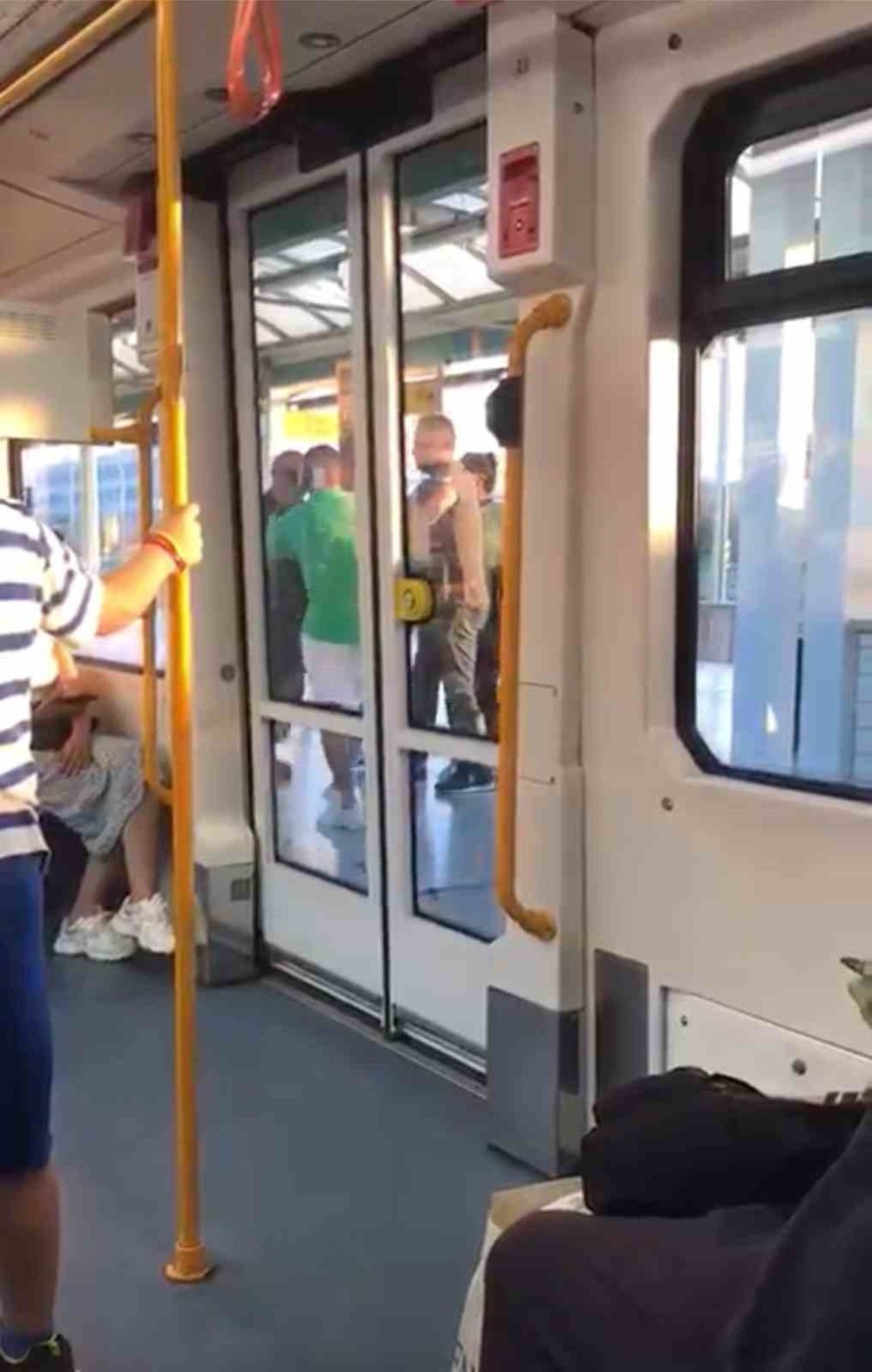 Metroda Yer Verme Kavgası