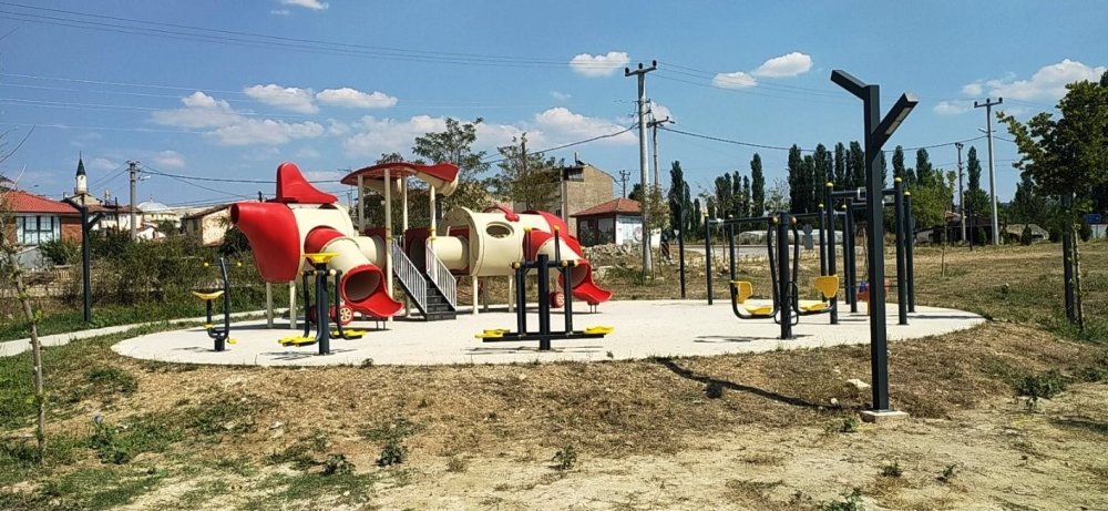 Çocuk Oyun Parklarının Beton Ve Toprak Zemini Tehlike Saçıyor