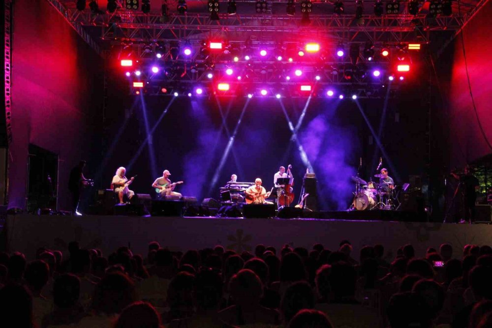 Festivalde Yıldızlar Geçidi