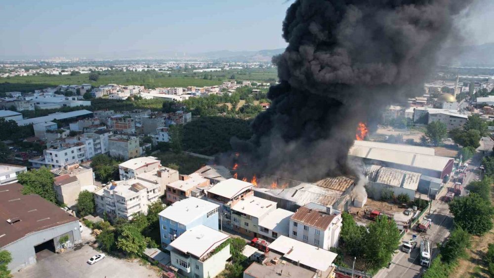 Kağıt Ve Elyaf Fabrikasında Büyük Yangın