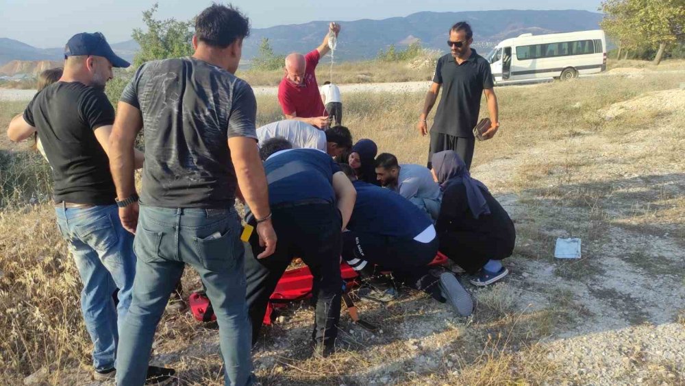 Kontrolden Çıkan Motosiklet Kayalıklara Uçtu: 2 Yaralı