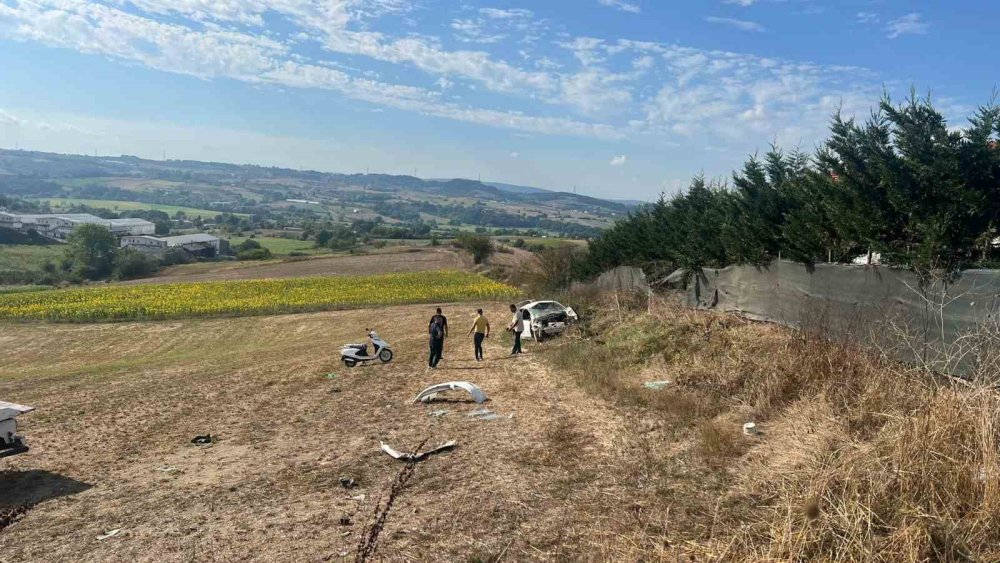 Taklalar Atan Otomobil Hurdaya Döndü: 1 Ölü, 1 Yaralı