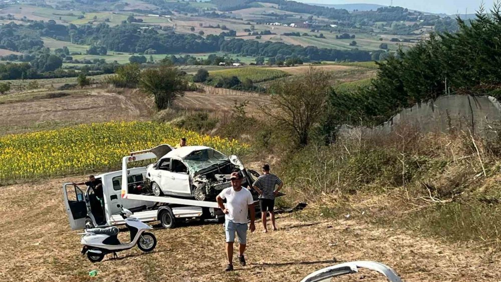 Taklalar Atan Otomobil Hurdaya Döndü: 1 Ölü, 1 Yaralı