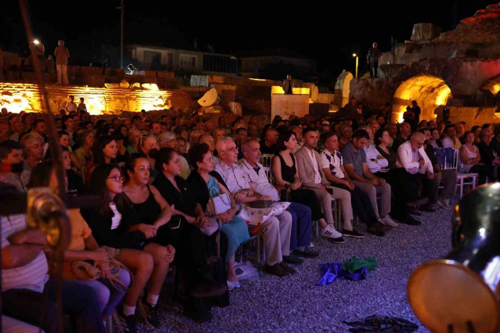 Antik Tiyatroda Nazım Hikmet Gecesi