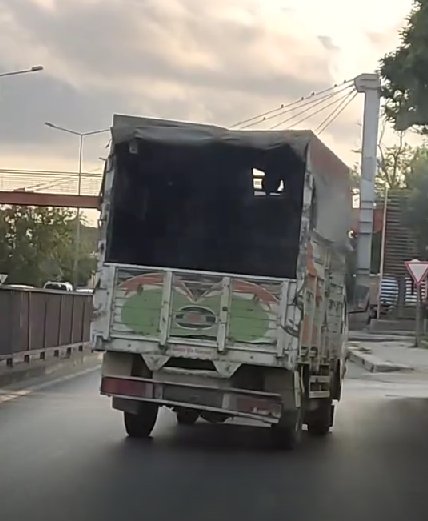 Plakasız Kamyonun Tehlikeli Hareketleri Tepki Topladı