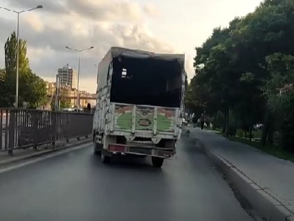 Plakasız Kamyonun Tehlikeli Hareketleri Tepki Topladı