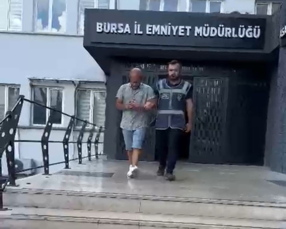 Sahte Kimlikle Sevgilisini Bile Kandıran Hırsız Yakalandı