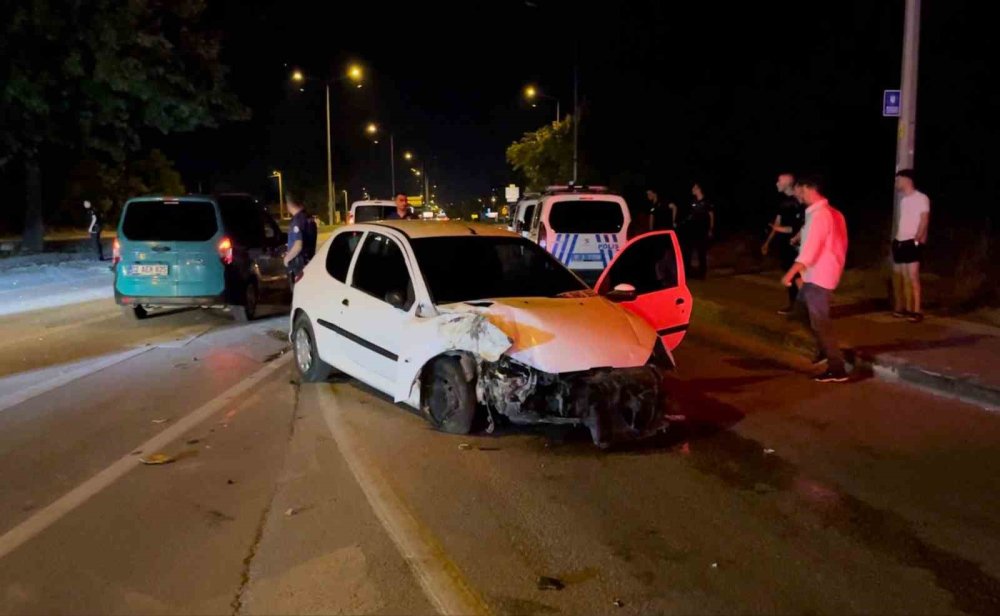 10 Kilometre Boyunca Ölümüne Kaçtı, Kaza Yaptı Yine Kaçtı