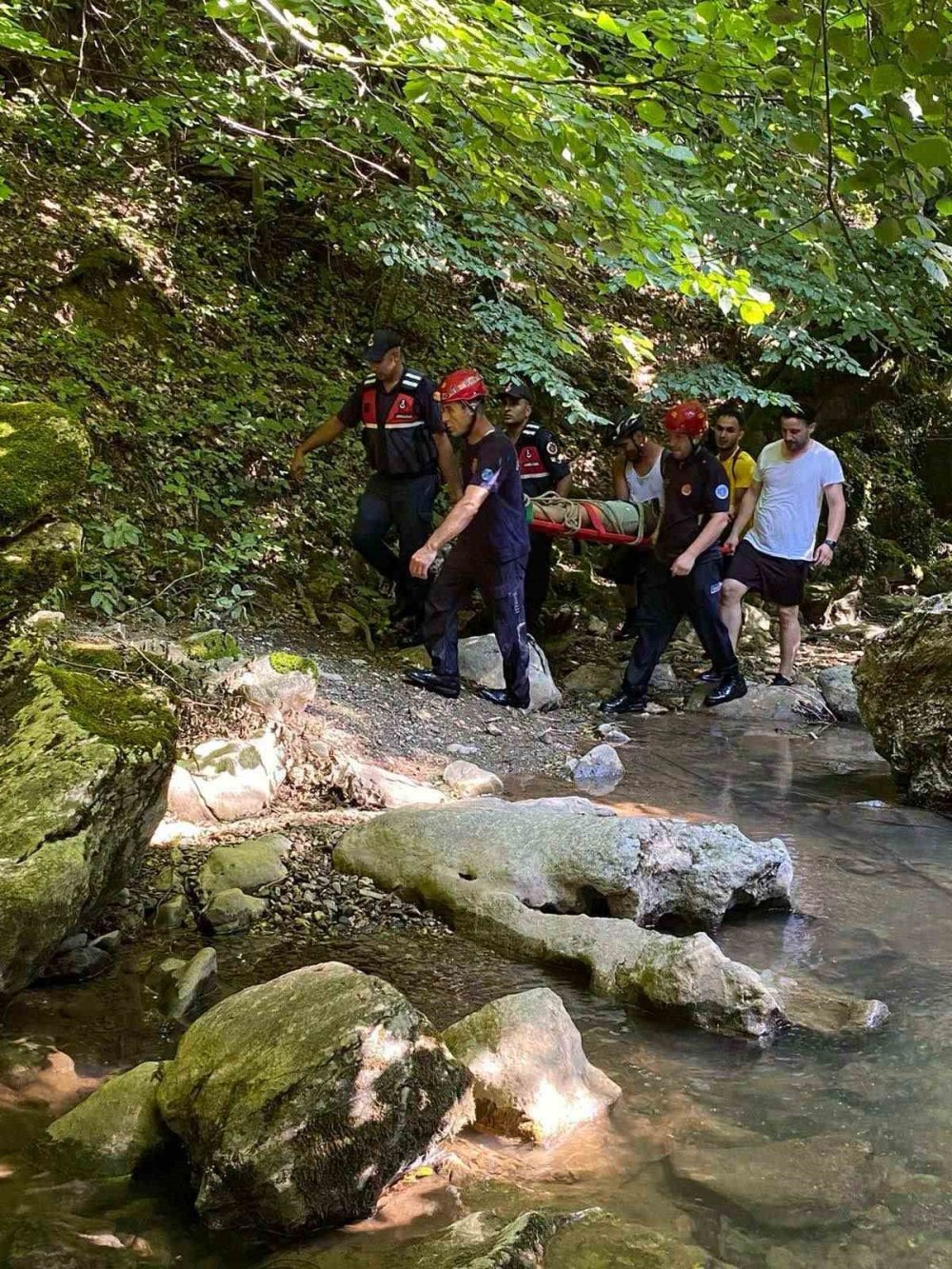 Fotoğraf Çekilirken Kayalıklardan Aşağı Düştü