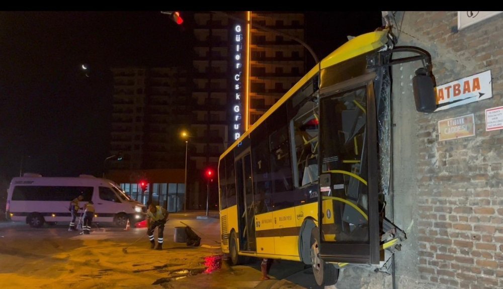 Kontrolden Çıkan Otobüs, Tamirciye Girdi