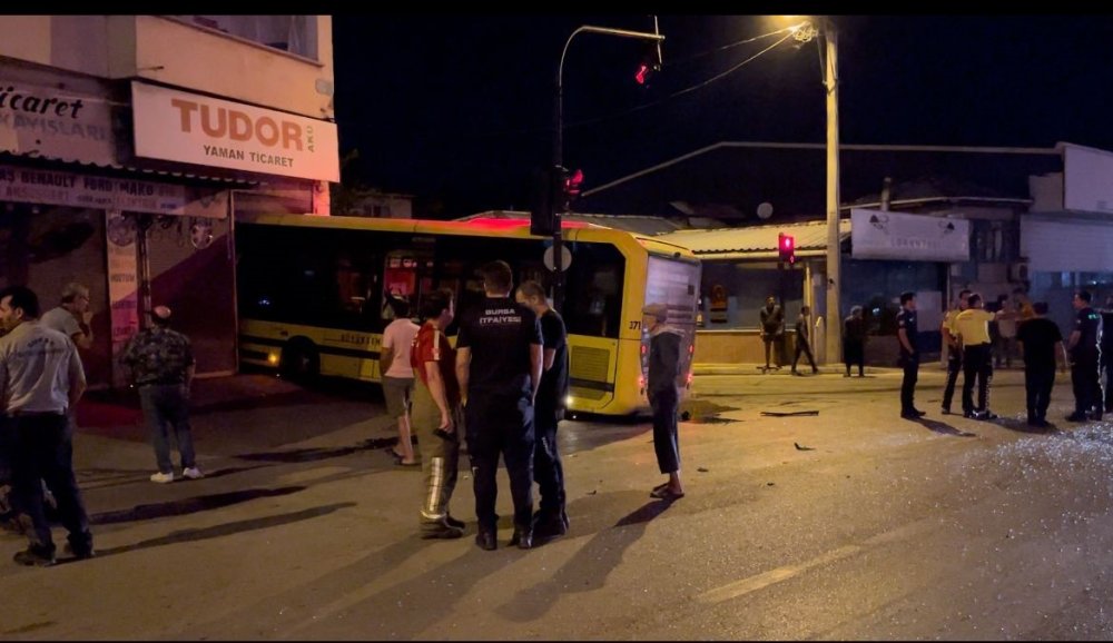 Kontrolden Çıkan Otobüs, Tamirciye Girdi