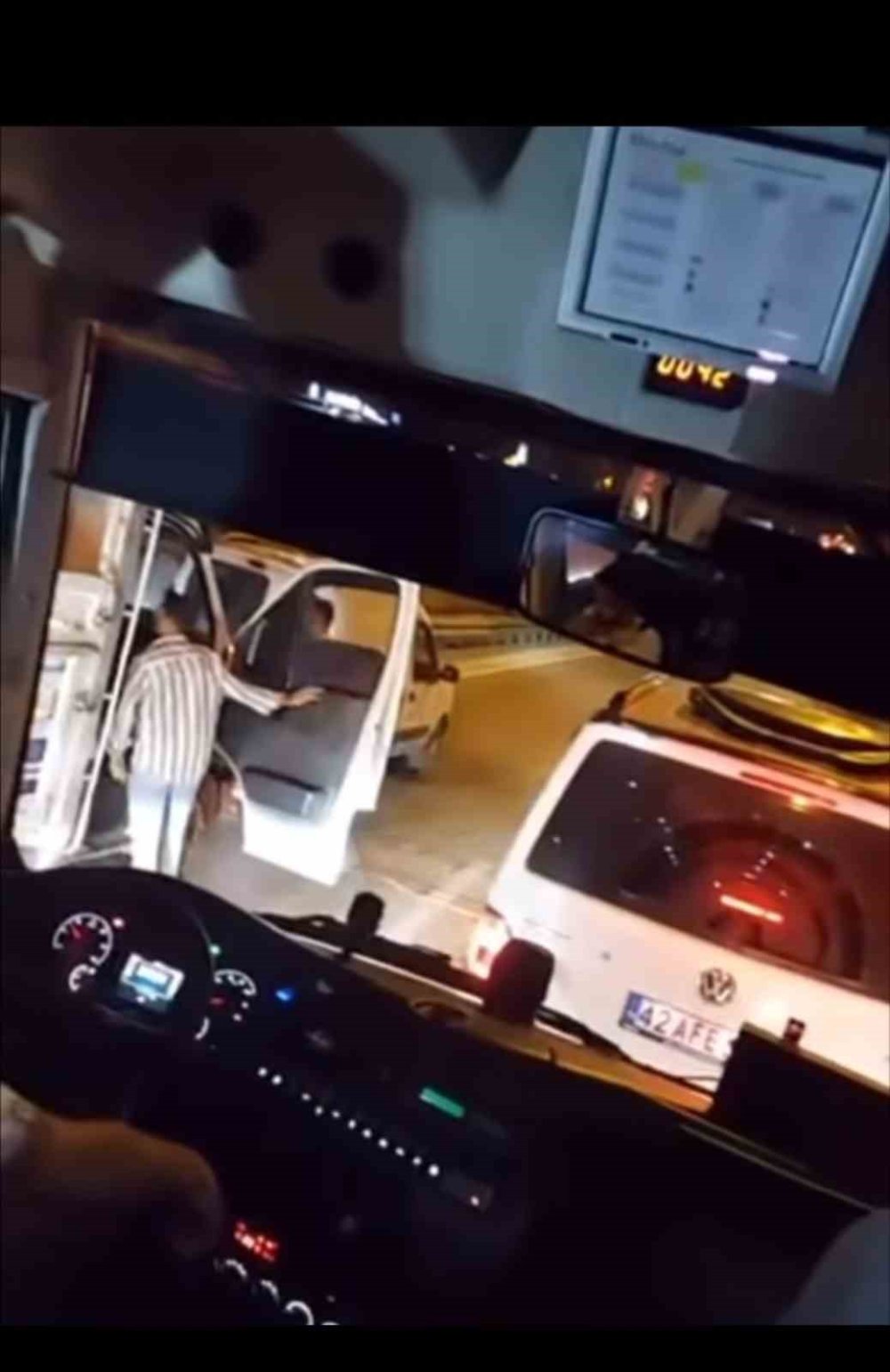 Boş Olan Trafikte Yol İçin Kavga Ettiler