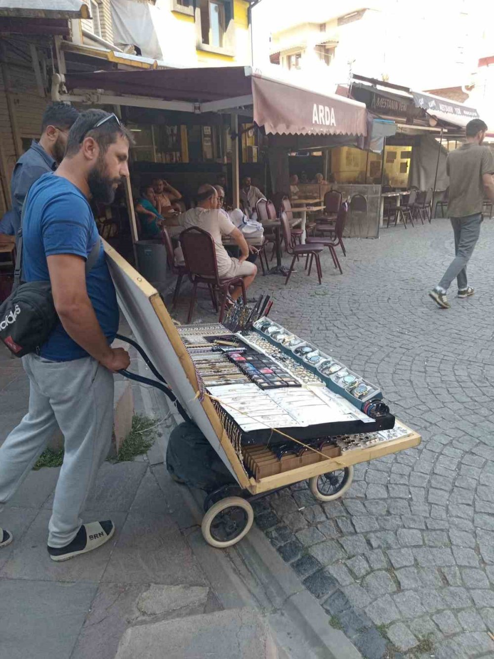 Zabıtadan Seyyar Satıcı Ve Dilenci Operasyonu