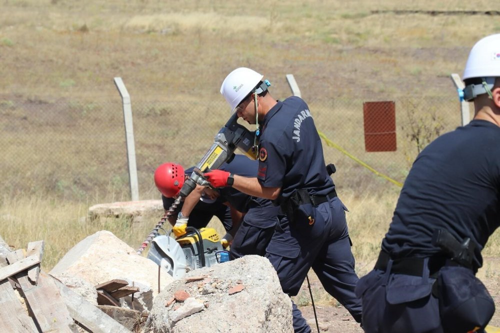 Jandarmaya Depremde Arama Kurtarma Eğitimi Verildi