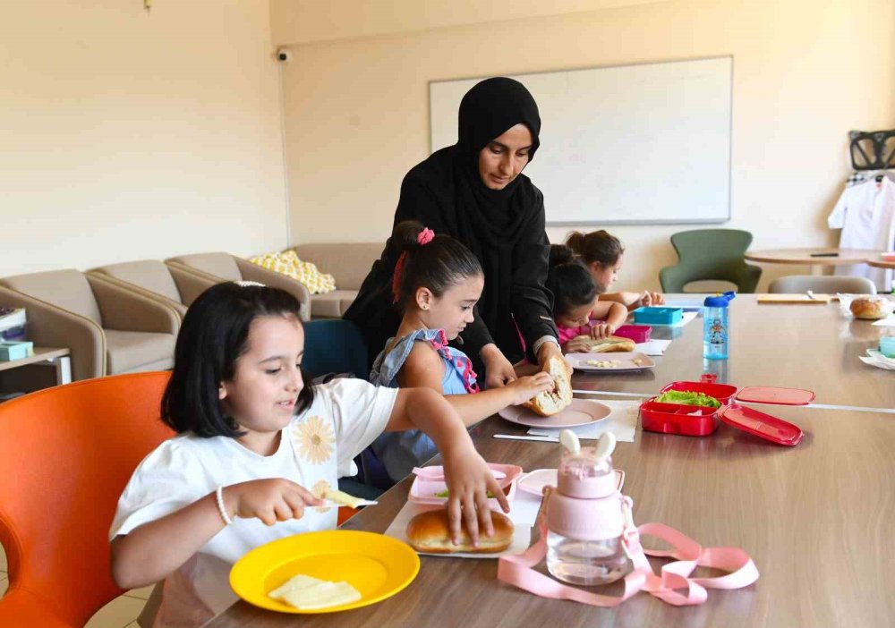 Atölyelerde Çocuklar Hayatı Öğreniyor