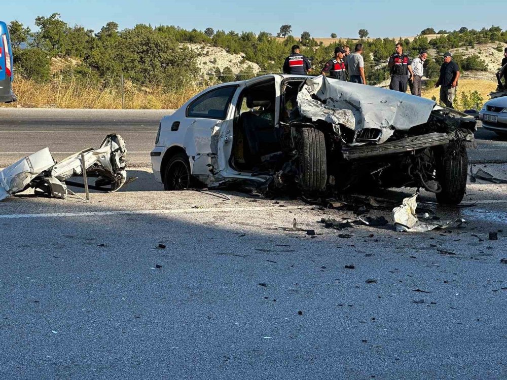 Şerit İhlali Yapan Araç Kazaya Neden Oldu: 5 Yaralı