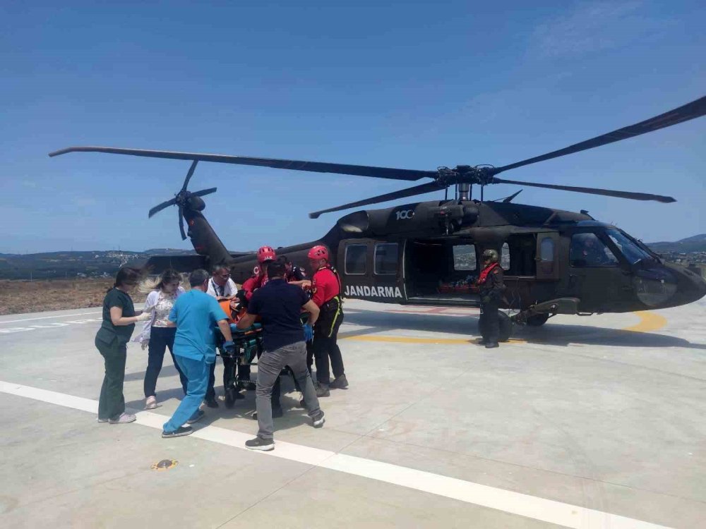 Uçurumdan Yuvarlanan Off-road Tutkunu 2 Kişi Helikopterle Kurtarıldı