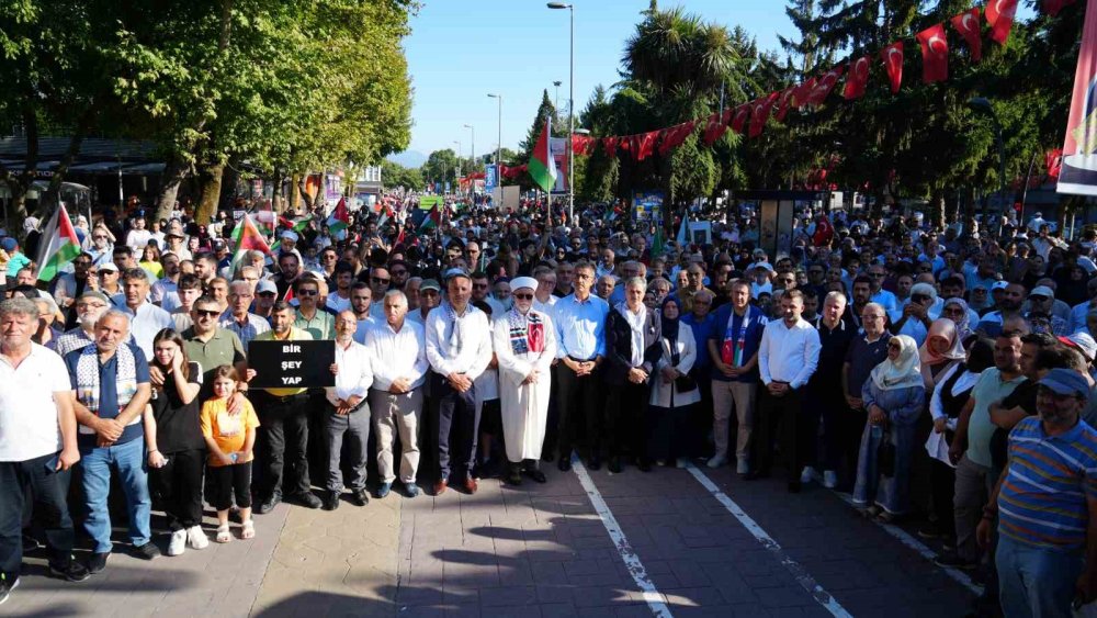 Vatandaşlar Gazze Ve İsmail Haniye İçin Yürüdü