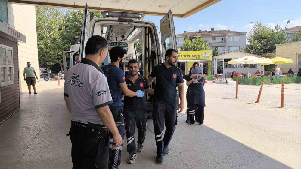 2 Ambulans Kamyonet İle Çarpıştı, 7 Kişi Yaralandı