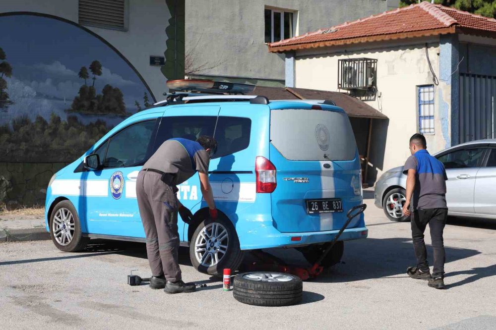 Odunpazarı Belediyesi Zabıta Araçlarına Saldırı