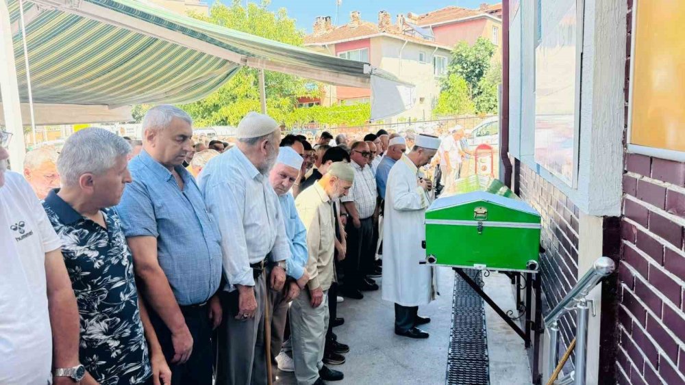 Sevilen Eski Muhtar Gözyaşları Arasında Toprağa Verildi