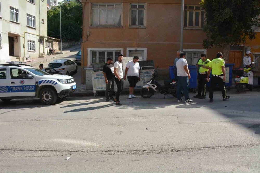 Seyir Halinde Devrilen Motorlu Bisiklet Sürücüsü Yaralandı