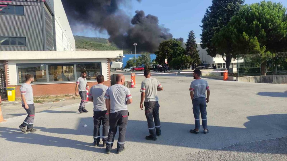 Yat Fabrikasında Korkutan Yangın!