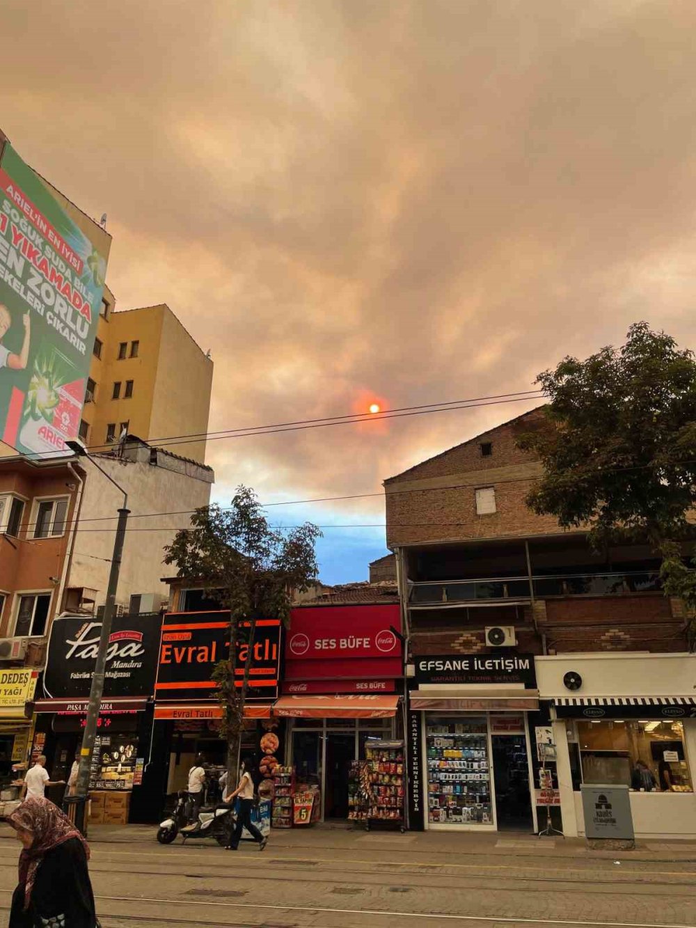 Orman Yangınının Dumanı Kent Merkezi Semalarını Kapladı, Vatandaşlar Panik Yaşadı