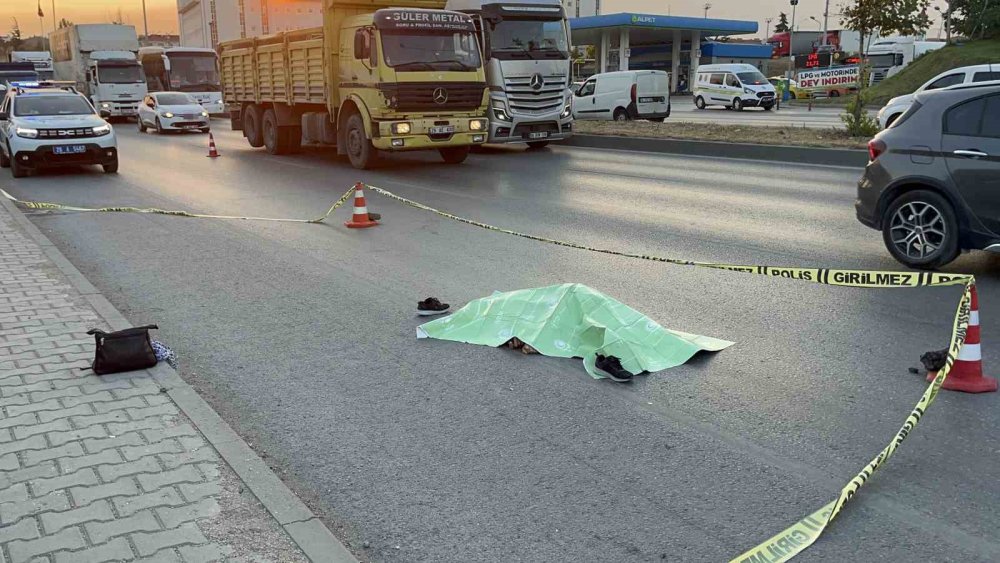 Karşıdan Karşıya Geçerken Otomobil Çarpan Yaşlı Kadın Hayatını Kaybetti