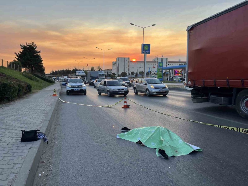 Karşıdan Karşıya Geçerken Otomobil Çarpan Yaşlı Kadın Hayatını Kaybetti