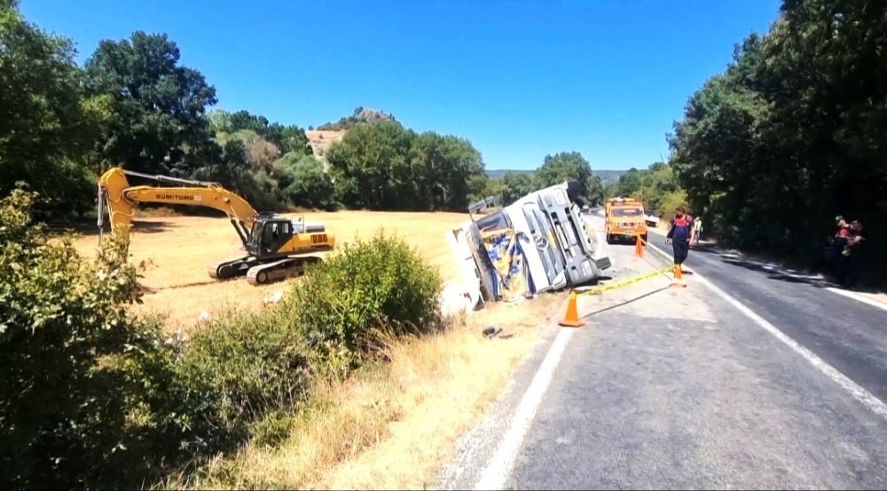 Devrilen Hafriyat Kamyonunun Sürücüsü Hayatını Kaybetti